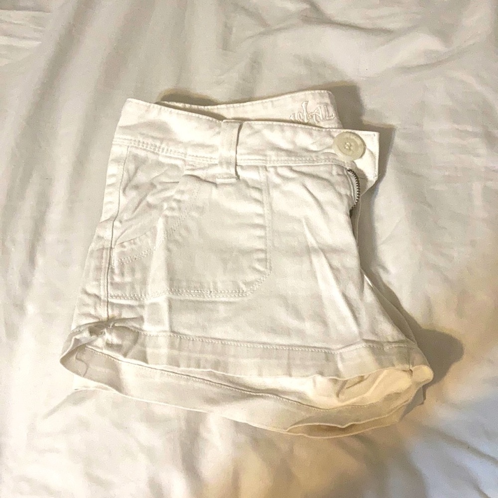 White cotton shorts, medium waisted Size 3